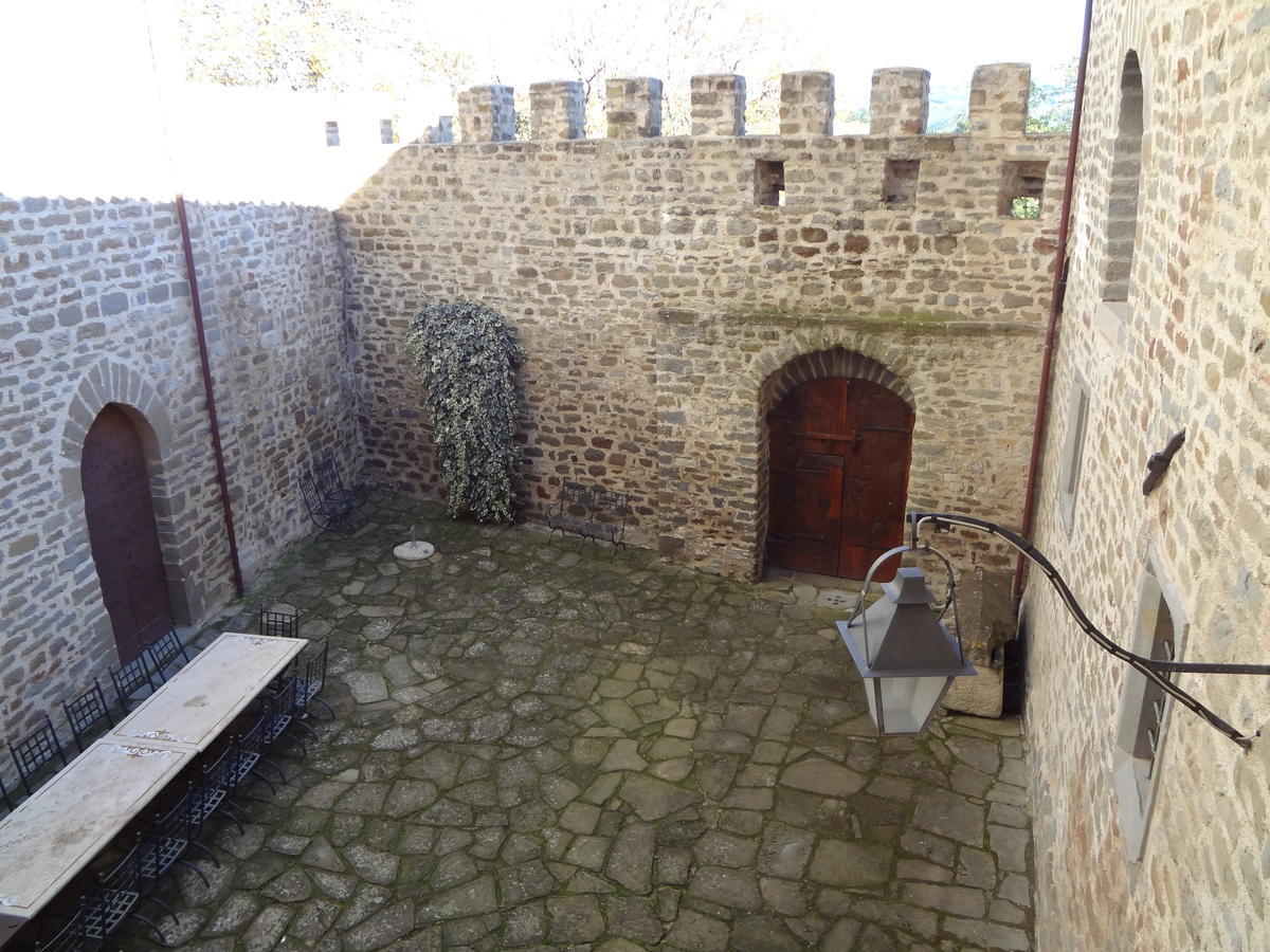 Castello Di Magrano Pensionat Carbonesca Exteriör bild