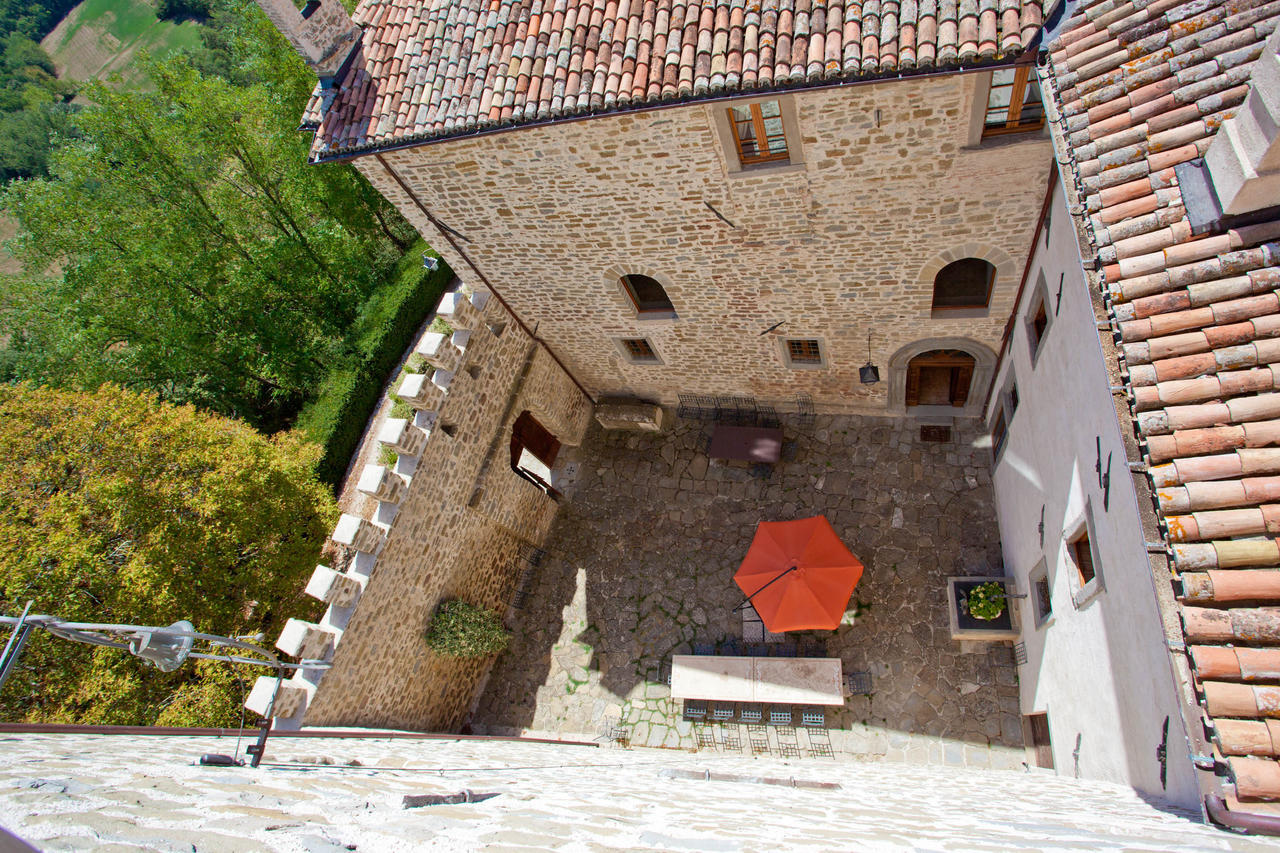 Castello Di Magrano Pensionat Carbonesca Exteriör bild